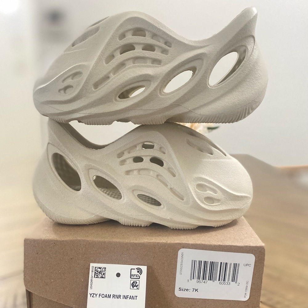 Yeezy Foam Runner Sand size 7K